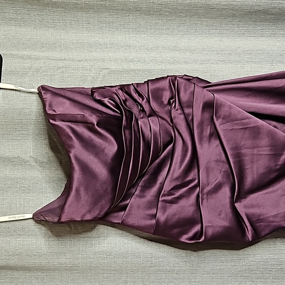 DAVIDS BRIDAL STRAPLESS BRIDESMAID DRESS WITH RUCHING IN WINE SIZE 12 - Picture 2 of 9